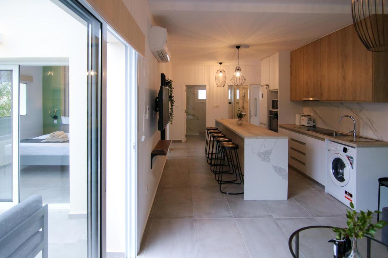 Phaedrus Living: Seaside Modern Flat Limnaria 123 Apartment Paphos Bagian luar foto