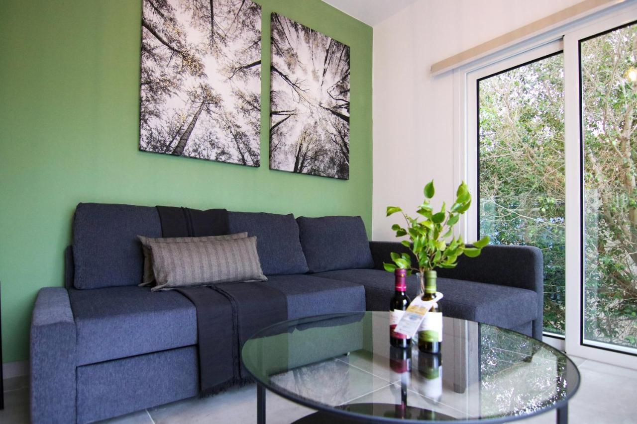 Phaedrus Living: Seaside Modern Flat Limnaria 123 Apartment Paphos Bagian luar foto